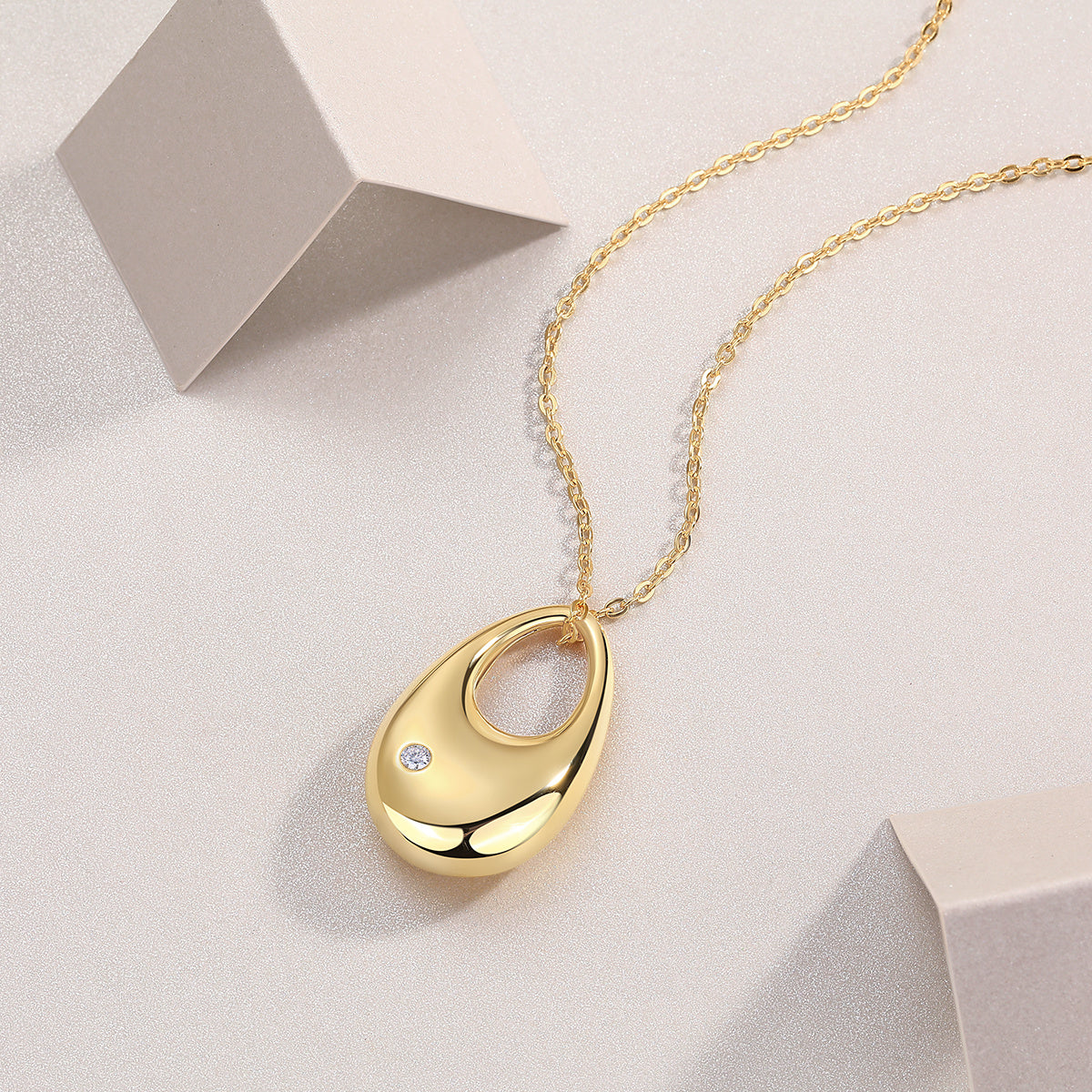 Evening Love” – Fashionable Moissanite Pendant Necklace