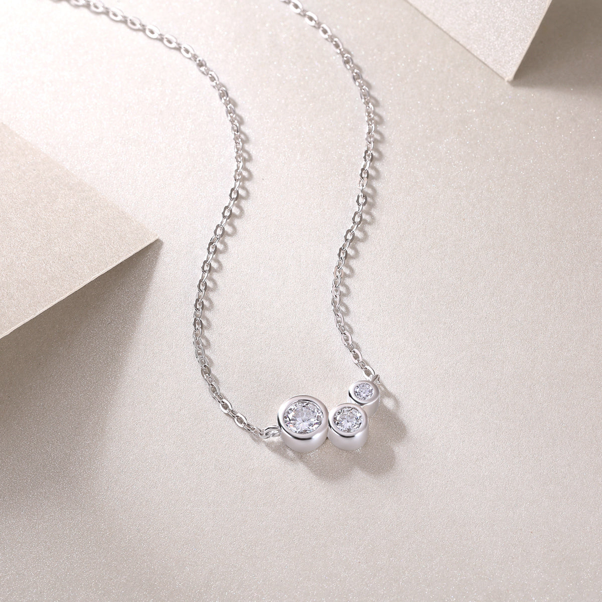 White Dew – Triple Stone Moissanite Sparkle Necklace