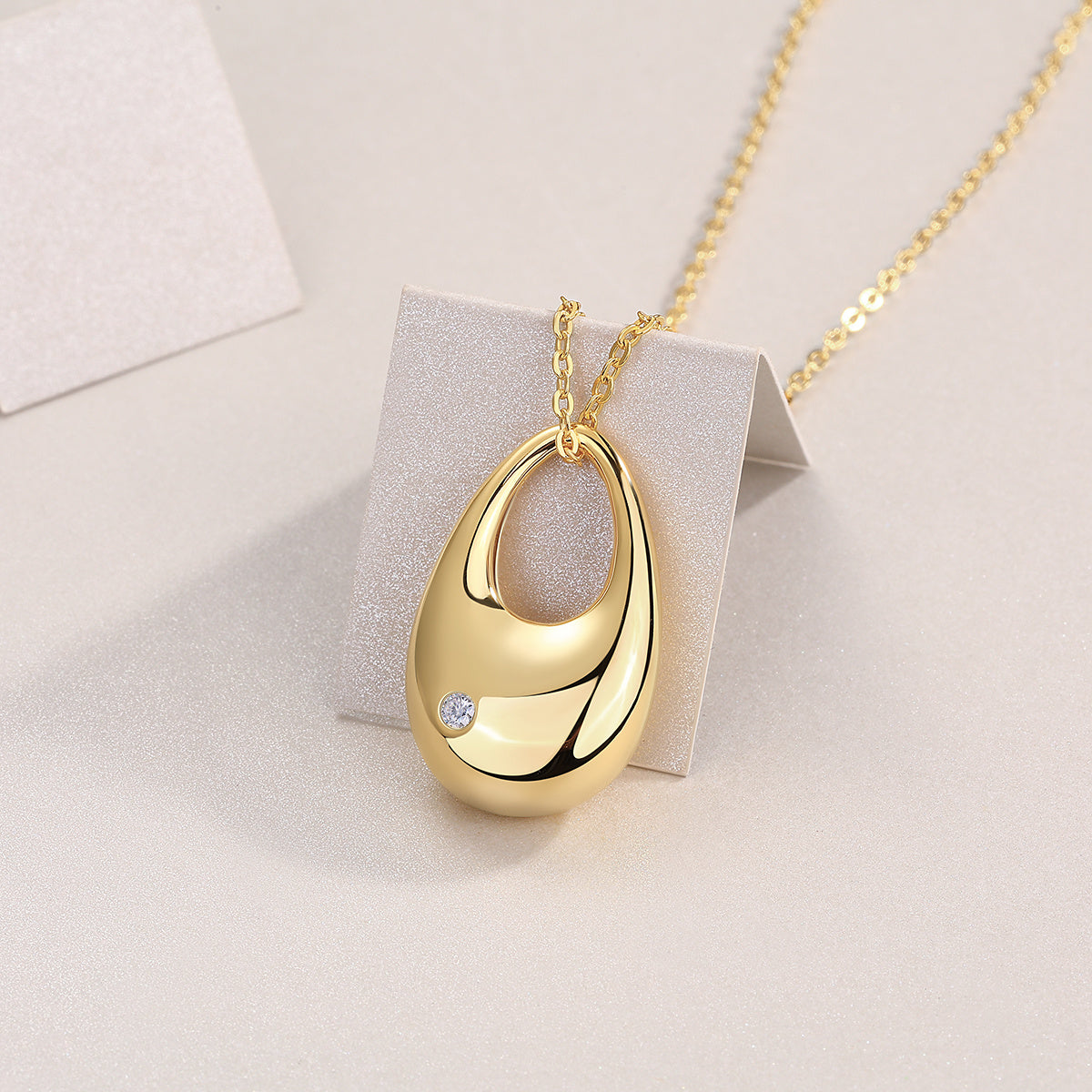 Evening Love” – Fashionable Moissanite Pendant Necklace